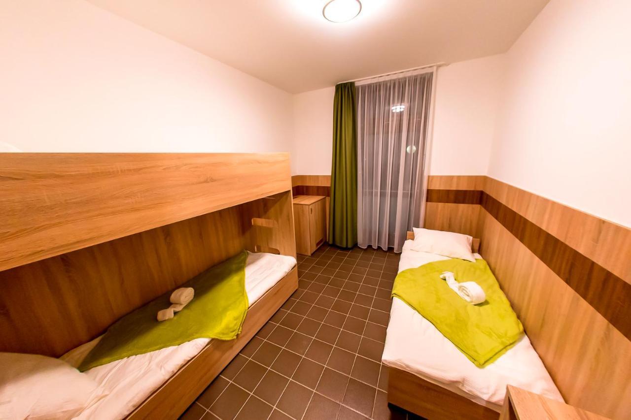 Bed and Breakfast CVSE Clubház és Panzió Cegléd Esterno foto