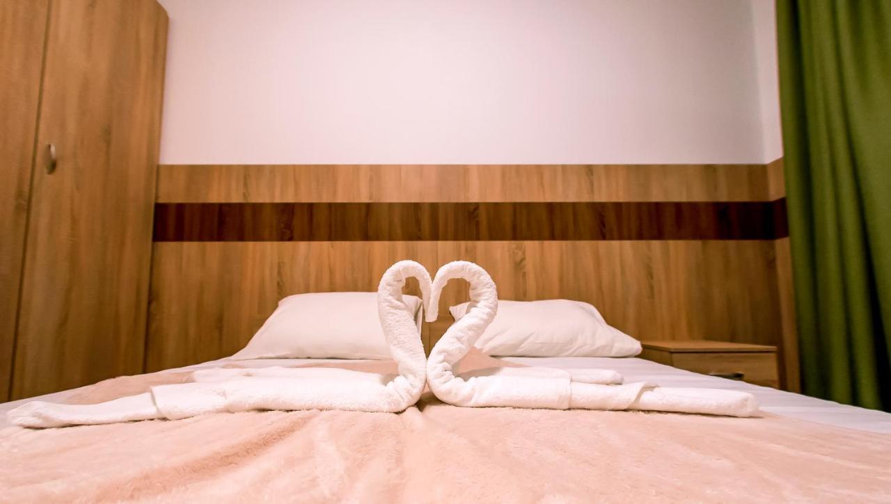 Bed and Breakfast CVSE Clubház és Panzió Cegléd Esterno foto