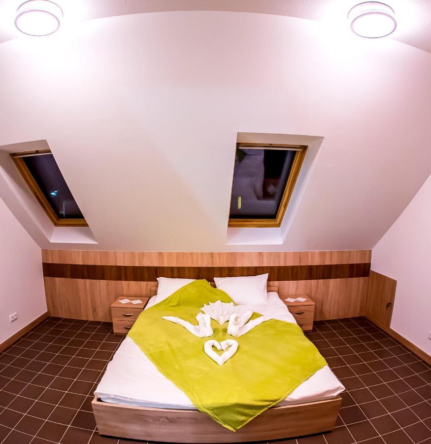 Bed and Breakfast CVSE Clubház és Panzió Cegléd Esterno foto